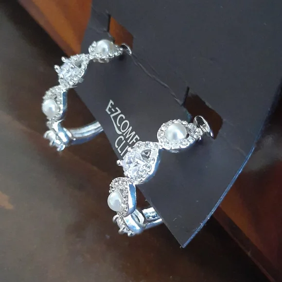 Pretty faux pearl & diamond  clip on earrings - Picture 2 of 3